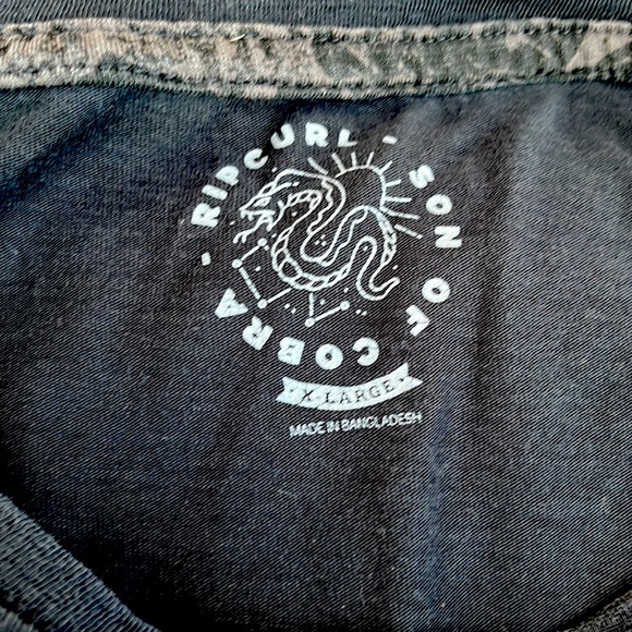 Ripcurl Son of Cobra black surf tshirt XL. Great condition - Picture 2 of 3